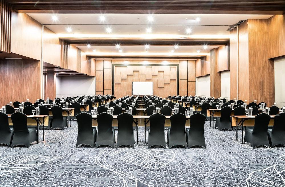 Aston Sidoarjo City Hotel & Conference Center Exterior foto